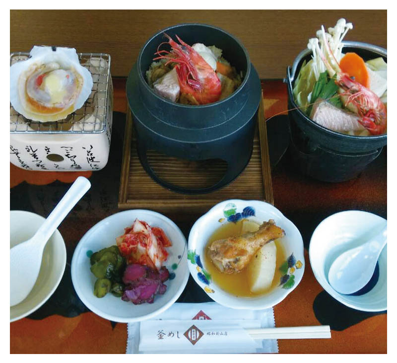 Three color kama-meshi and Seafood nabe set meal